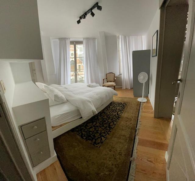 Duplex Dernier Etage Avec Terasse A Deux Pas De La Grand Place Брюссель Экстерьер фото